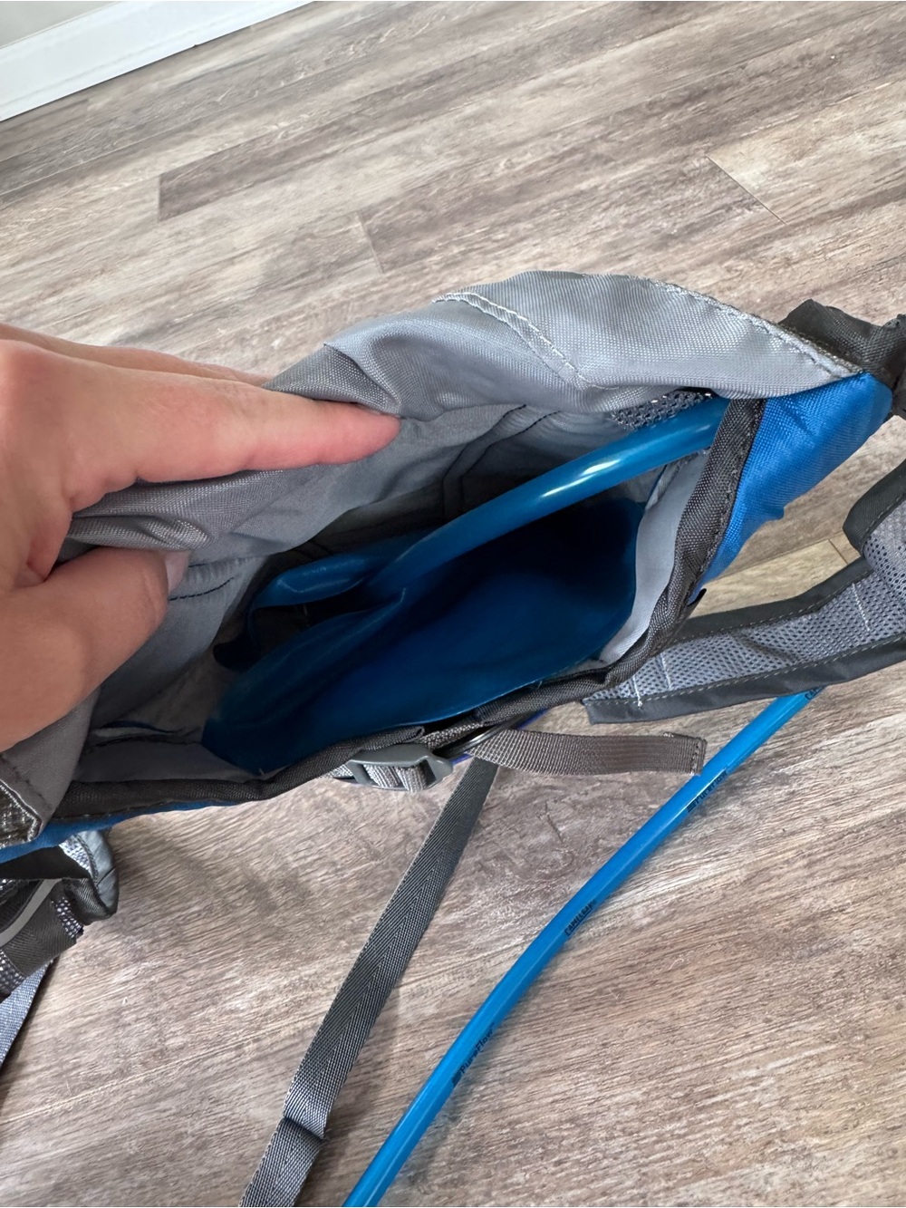 Camelbak Hydration Backpack Hydrobak W/ Bladder Blue & Gray - Picture 3 of 7